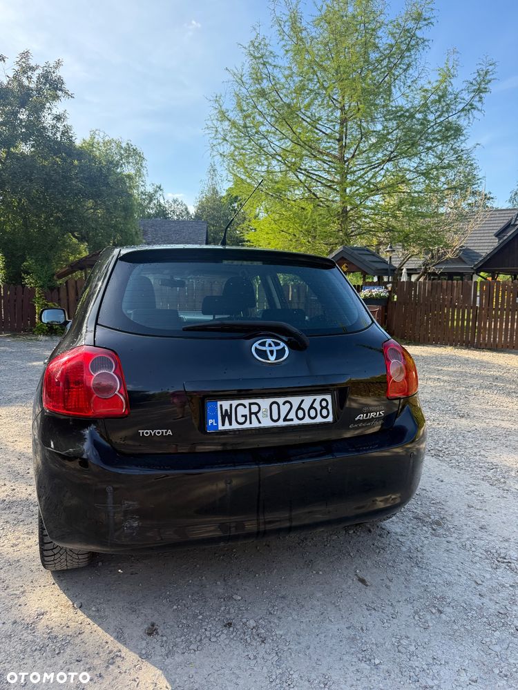 Toyota Auris 1.4 VVT-i Terra - 4