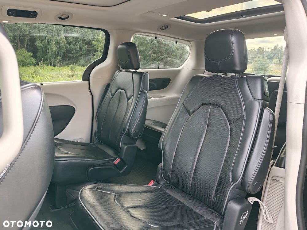 Chrysler Pacifica - 19