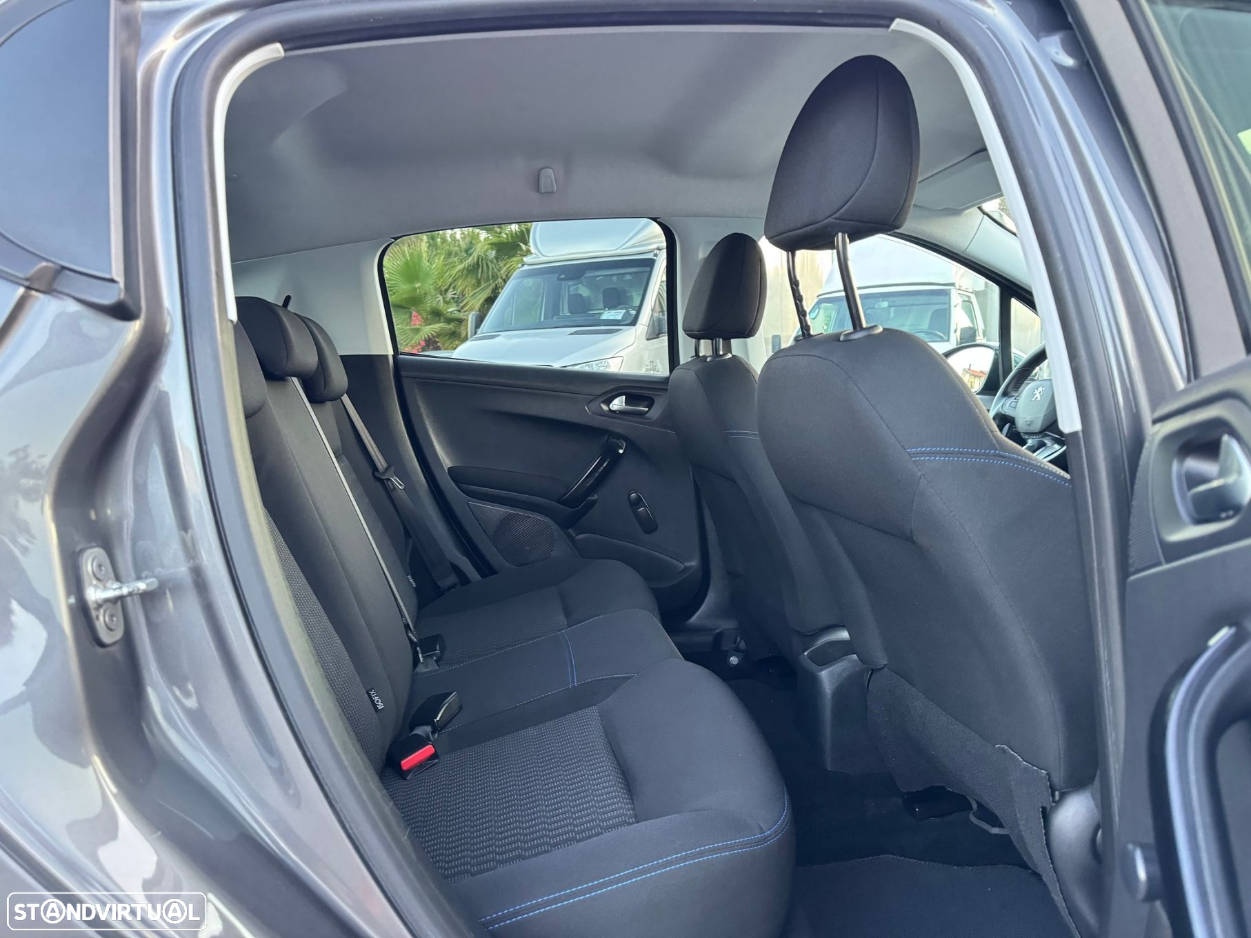 Peugeot 208 1.2 PureTech Style - 21