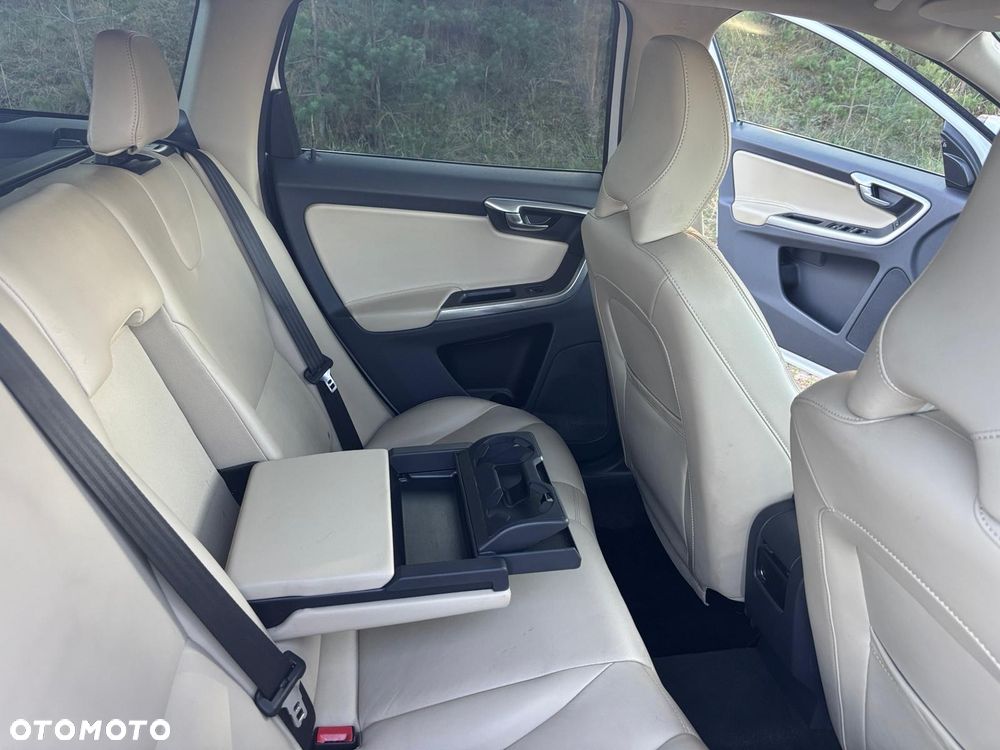 Volvo XC 60 T6 AWD Drive-E Momentum - 11