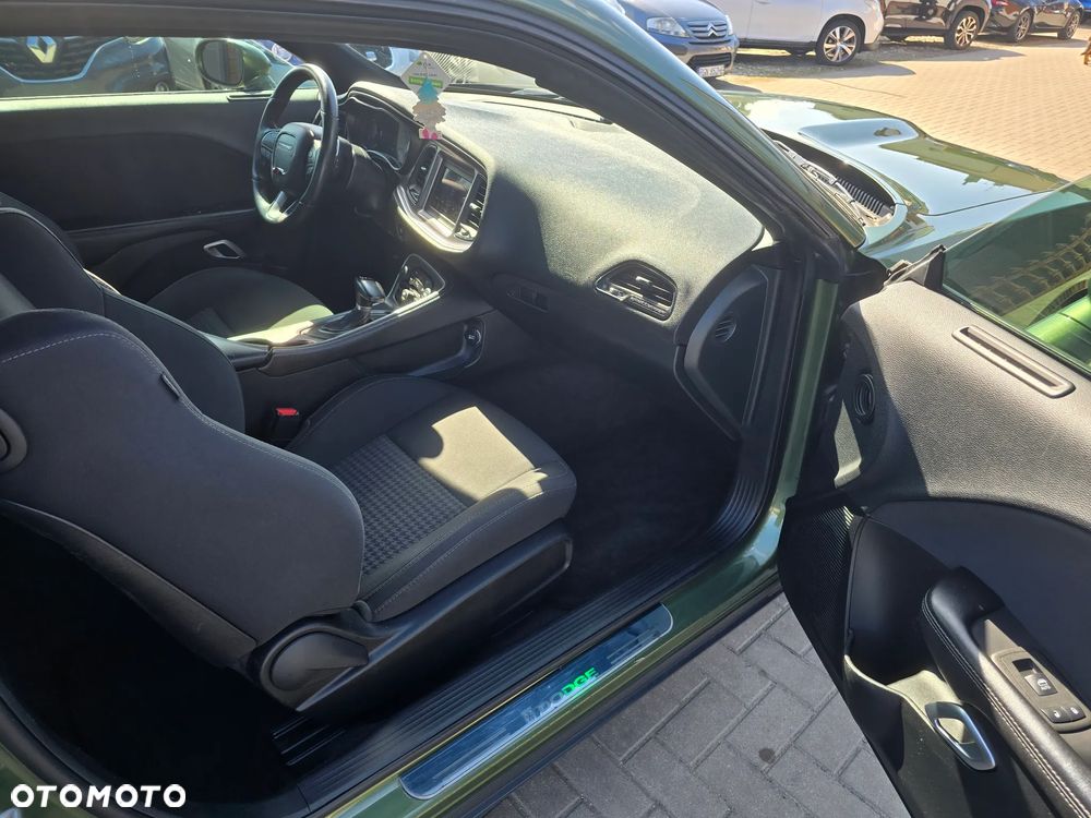 Dodge Challenger - 10