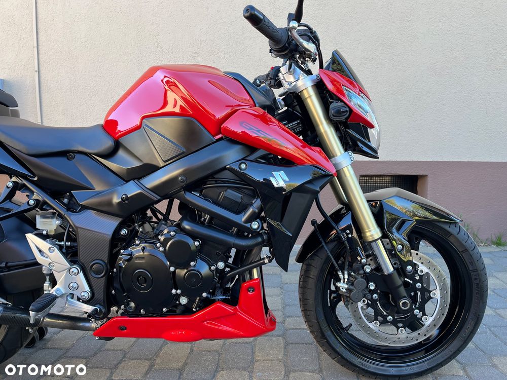 Suzuki GSR - 9