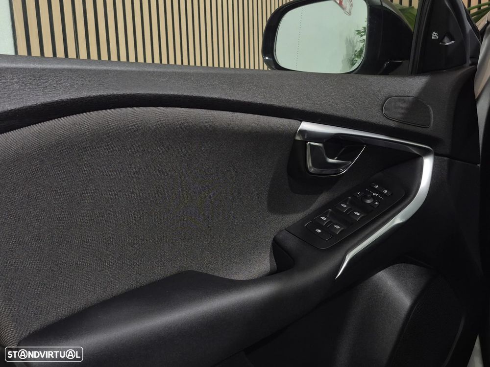 Volvo V40 Cross Country 1.6 D2 Momentum Powershift - 26