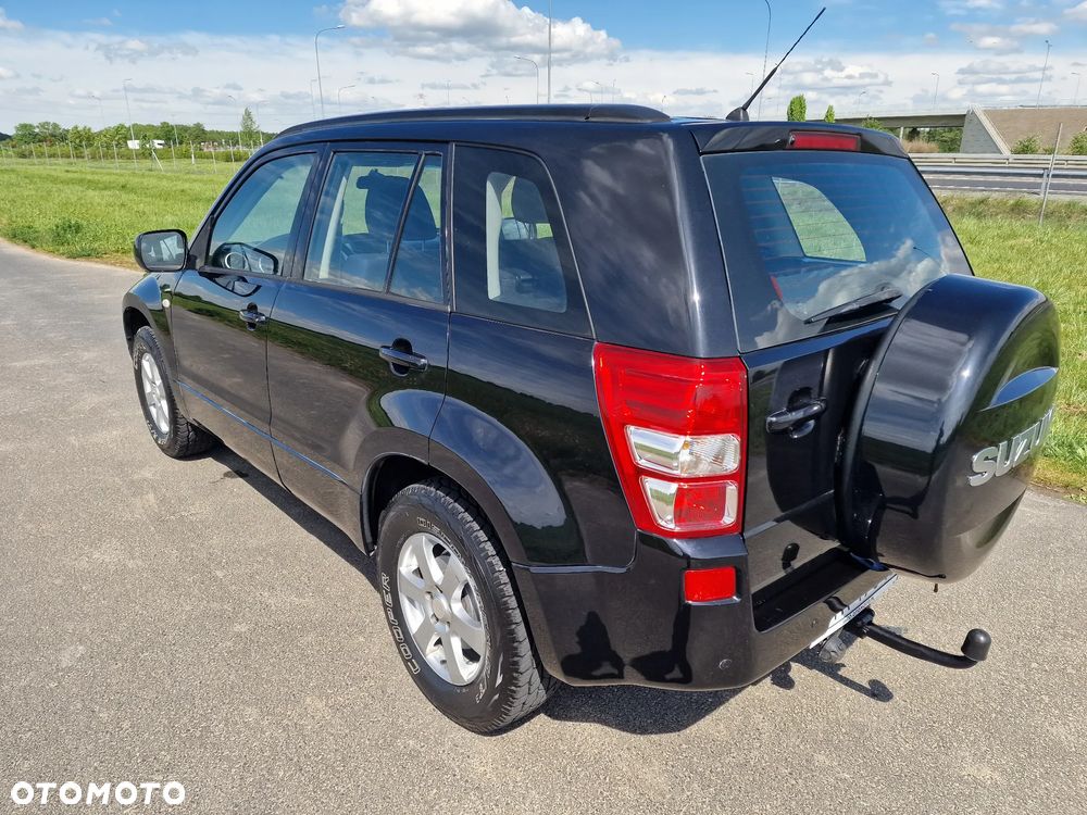 Suzuki Grand Vitara 2.0 - 26