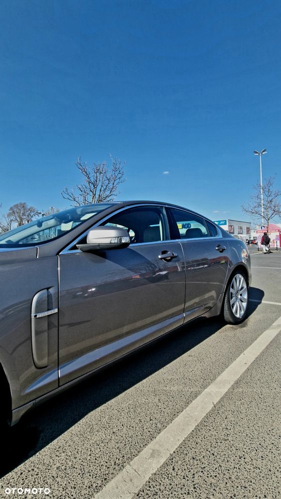 Jaguar XF 2.7 V6 D Luxury - 3