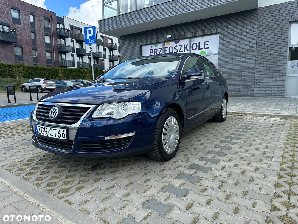Volkswagen Passat 2.0 FSI Comfortline - 2