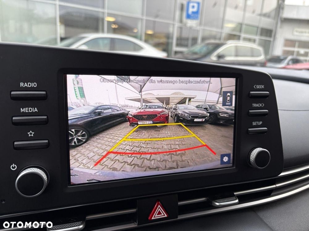 Hyundai Elantra - 17