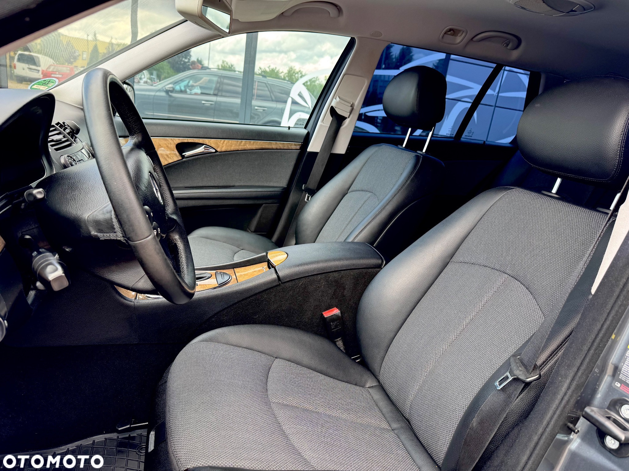 Mercedes-Benz Klasa E 200 T Kompressor Automatik Avantgarde - 23