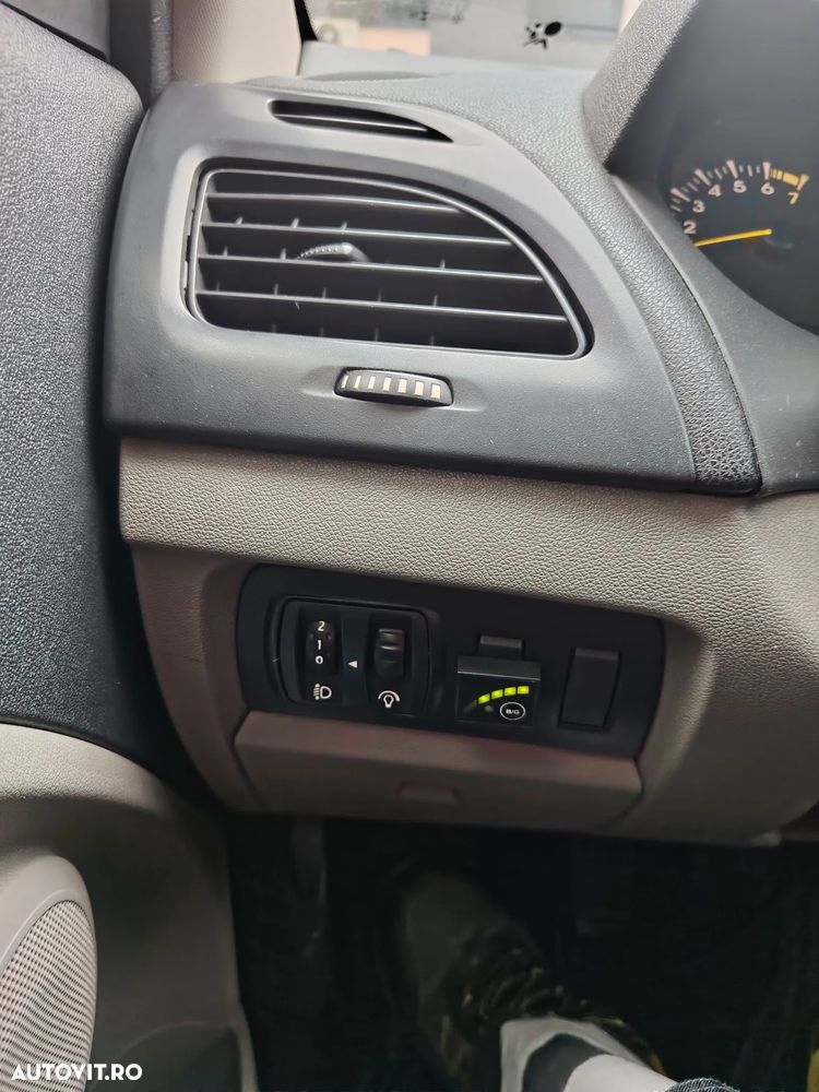 Renault Fluence 1.6 16V Authentique - 24