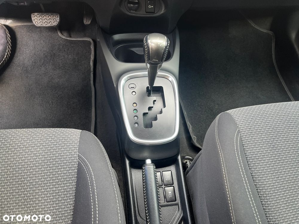 Toyota Yaris Hybrid 100 Premium - 9