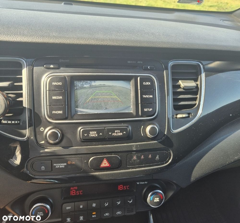 Kia Carens - 8