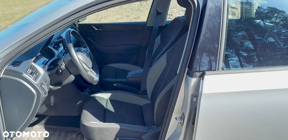 Skoda RAPID ver-1-6-tdi-dpf-ambition - 12