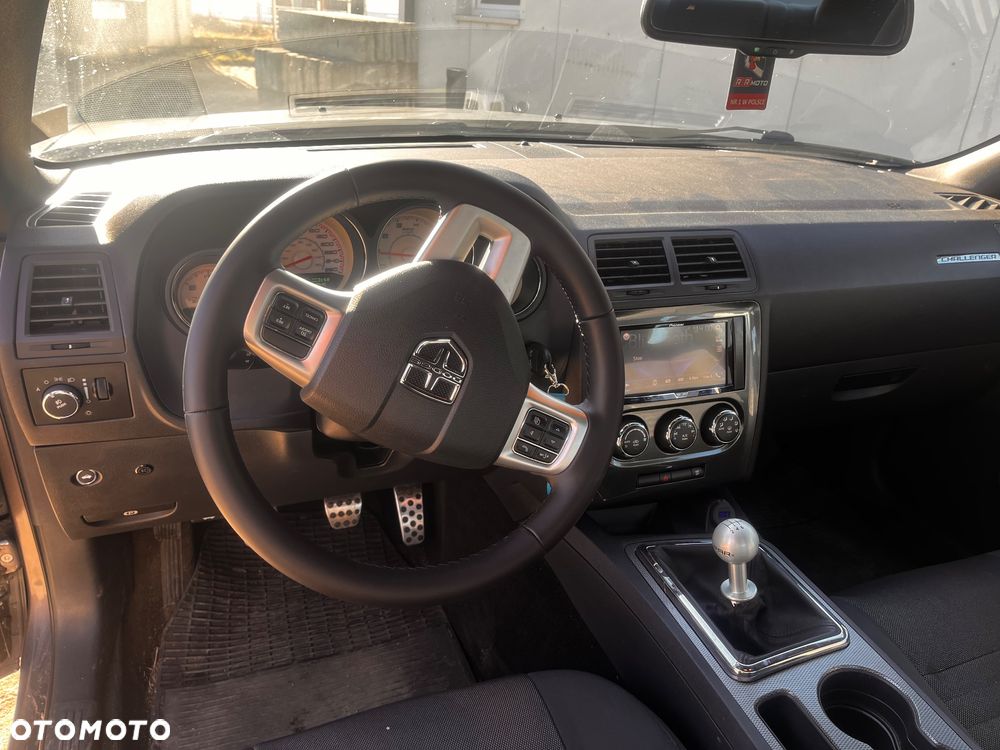 Dodge Challenger - 13