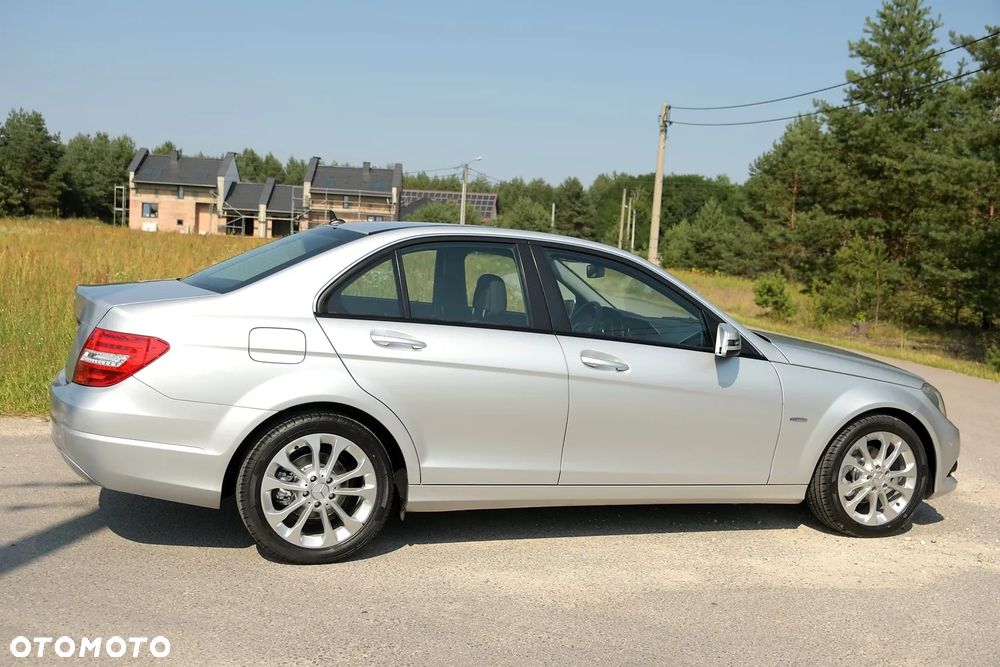 Mercedes-Benz Klasa C 180 CGI Automatik BlueEFFICIENCY Elegance - 9