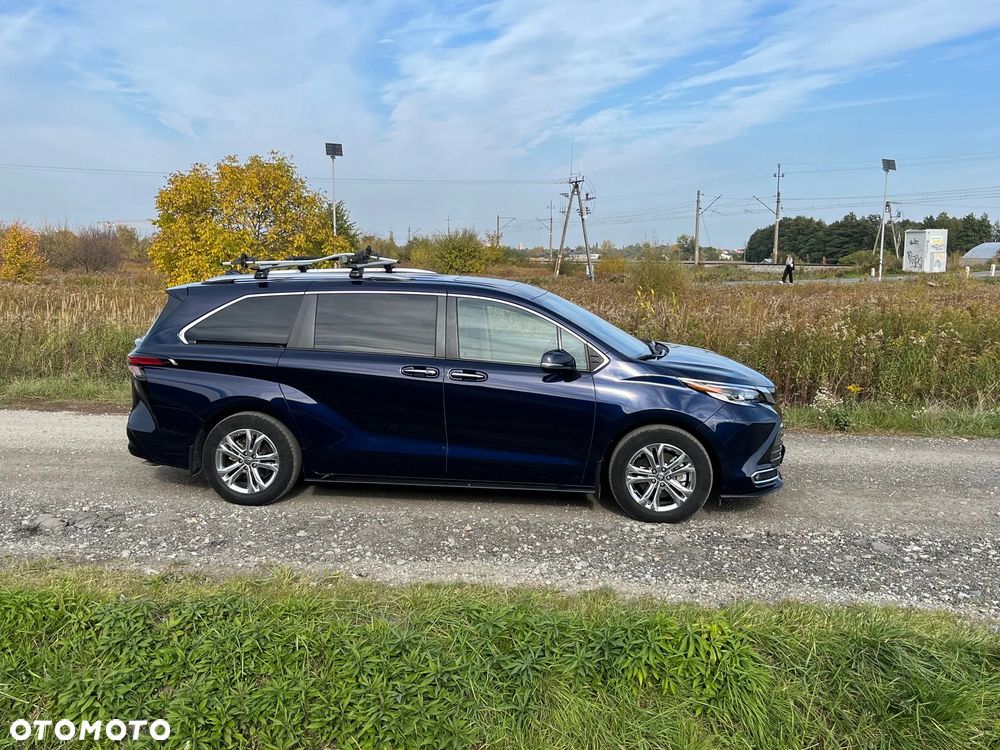 Toyota Sienna - 5