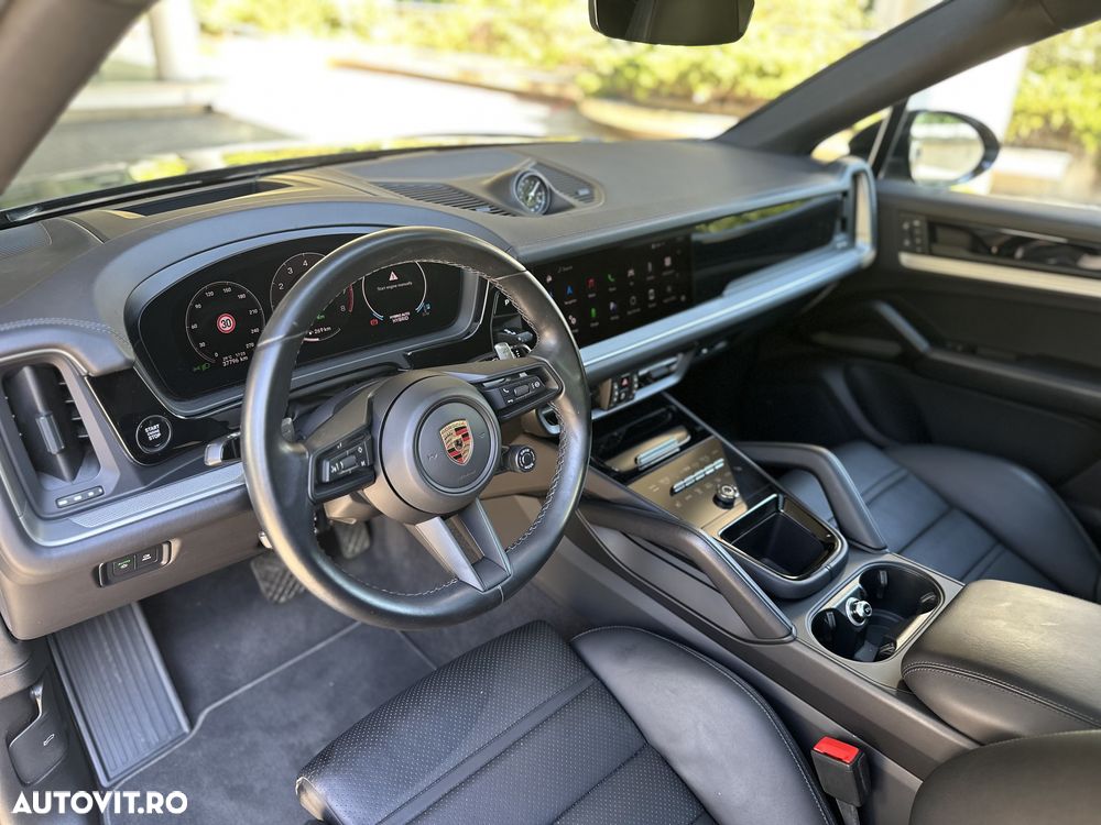 Porsche Cayenne Coupe E-Hybrid - 12
