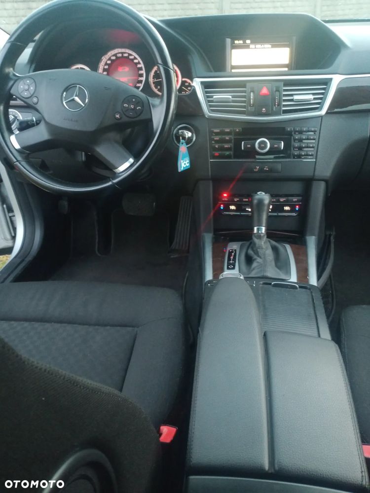 Mercedes-Benz Klasa E 220 CDI DPF BlueEFFICIENCY Automatik - 6