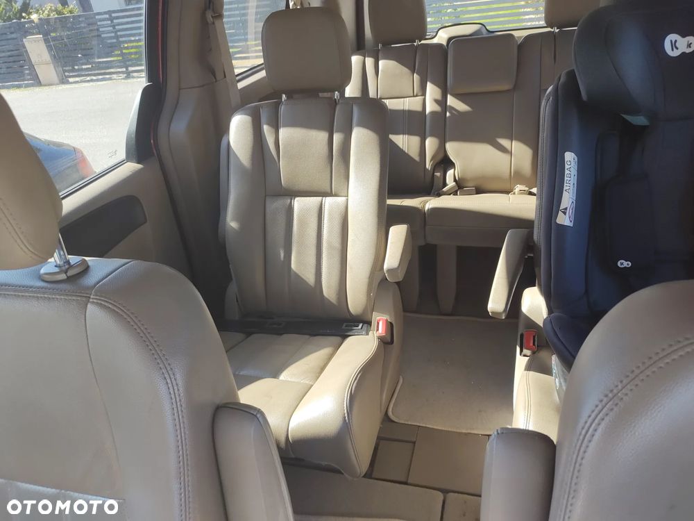 Chrysler Town & Country - 3