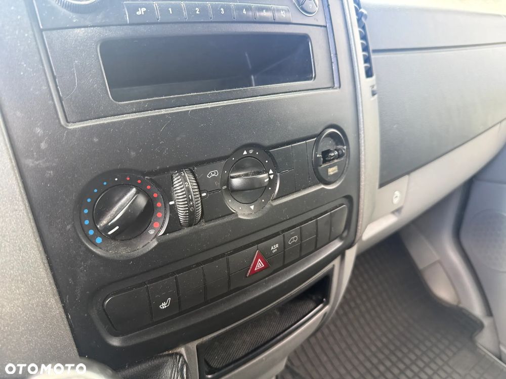 Mercedes-Benz Sprinter - 14