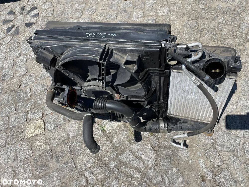 RENAULT MEGANE IV  PAS PRZEDNI WZMOCNIENIE CHŁODNICE KPL 1.2 TCE - 1