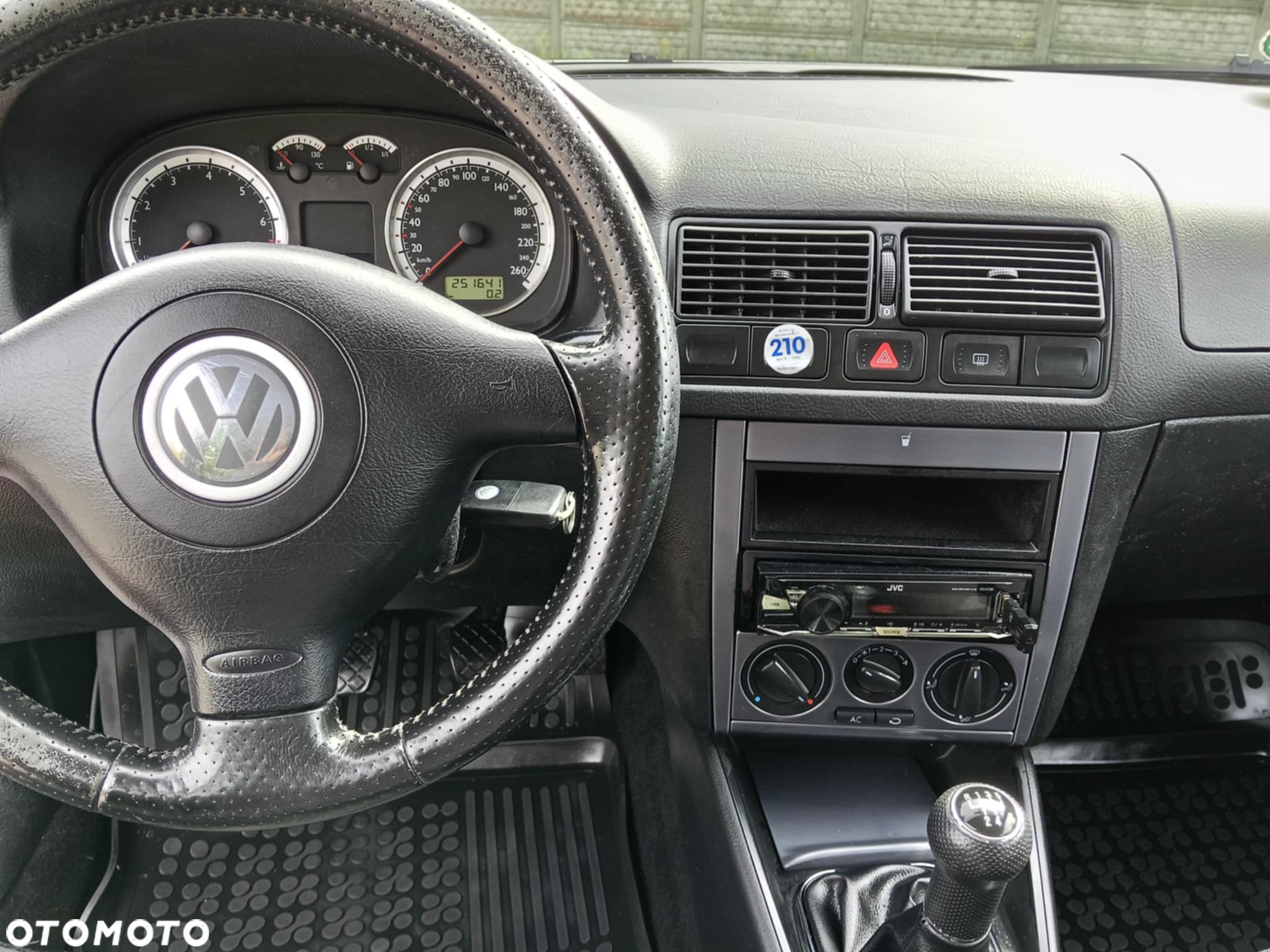 Volkswagen Golf - 22