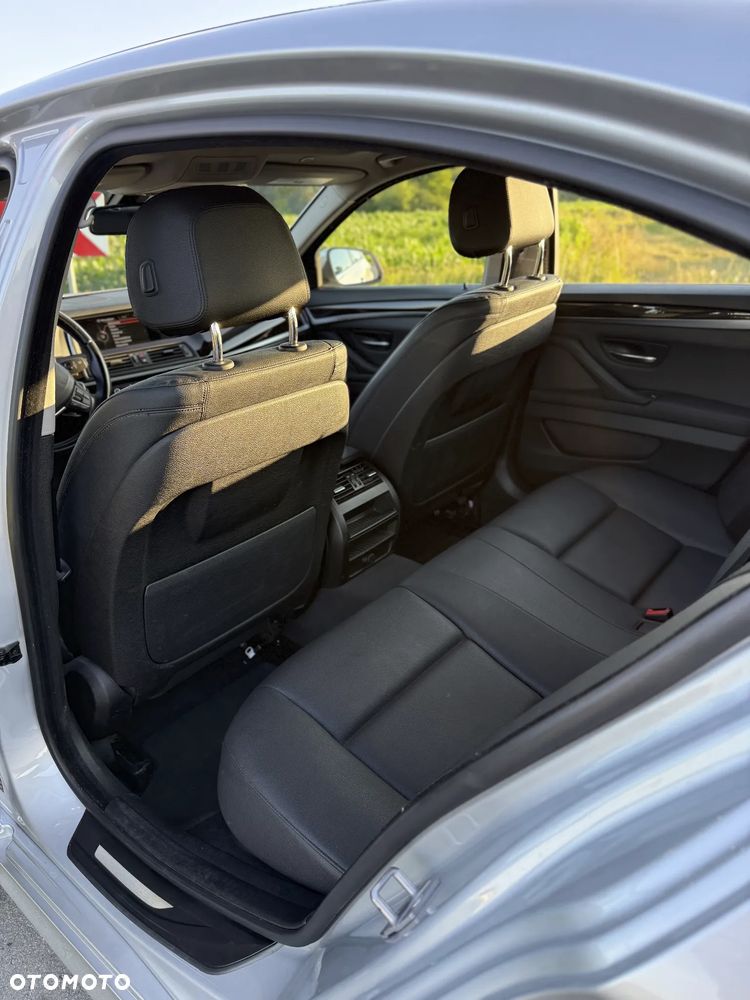 BMW Seria 5 528i xDrive Luxury Line - 12