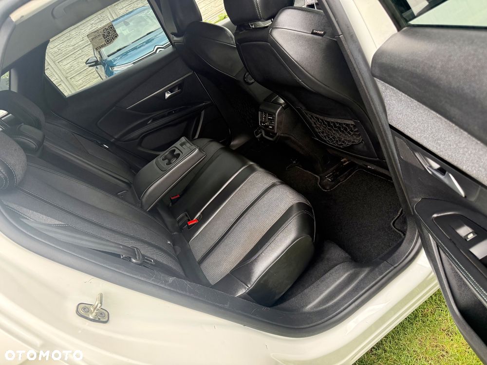 Peugeot 3008 PureTech 130 Stop & Start GPF Allure - 15