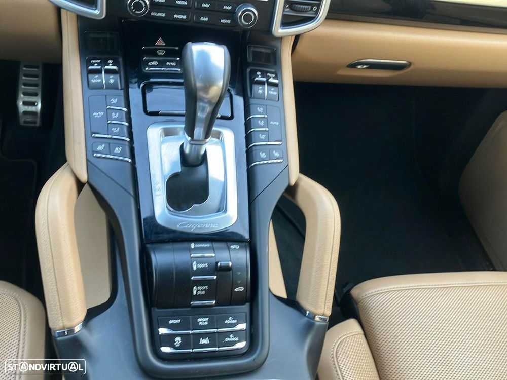 Porsche Cayenne S E-Hybrid - 24