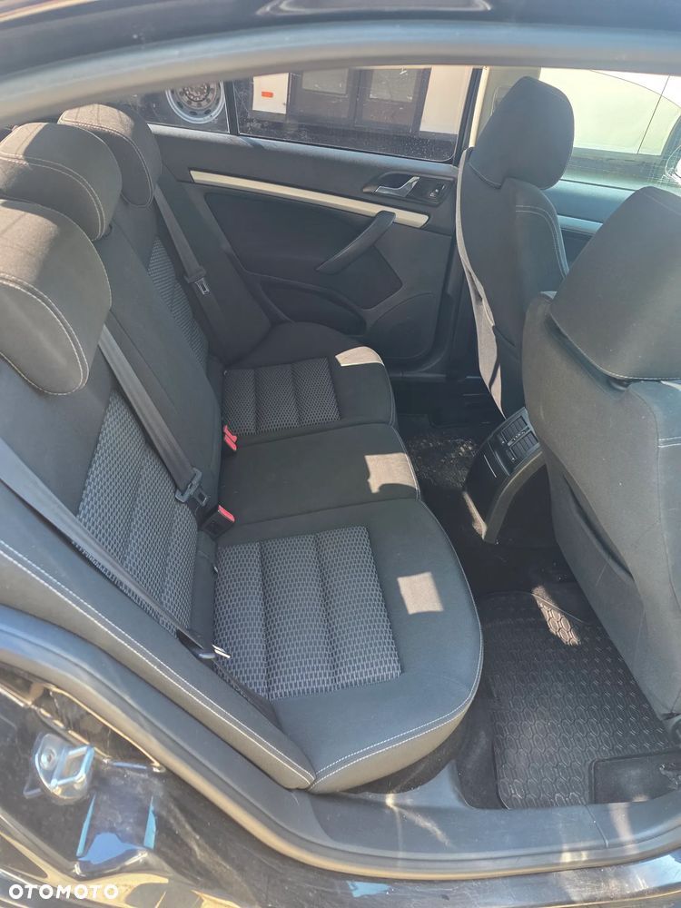 Skoda Octavia 1.6 TDI Ambition DSG - 8