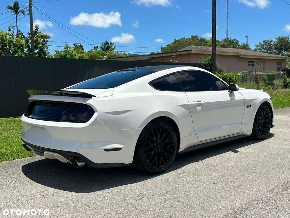 Ford Mustang - 4