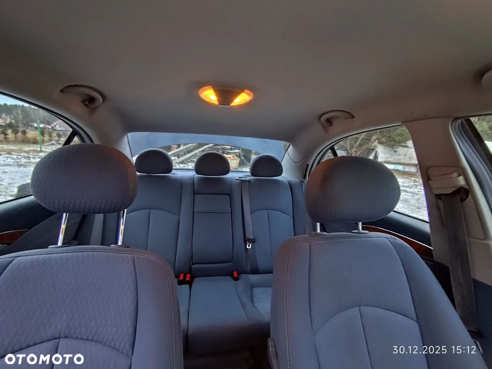 Mercedes-Benz Klasa E 270 CDI T Avantgarde - 16