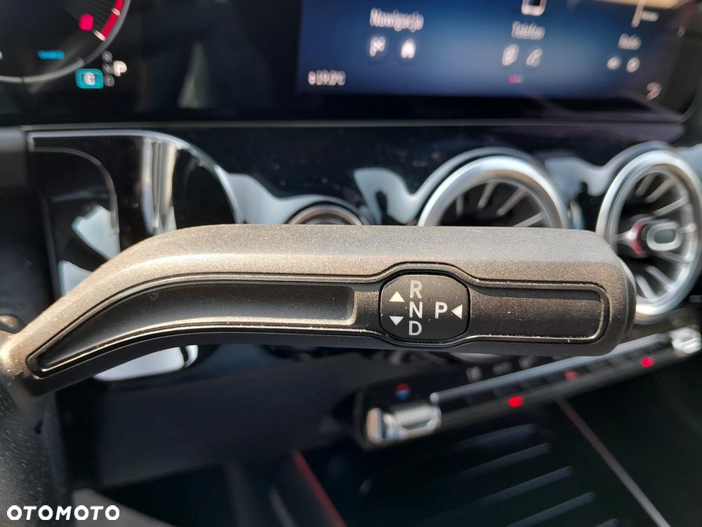 Mercedes-Benz GLA 200 AMG Line - 13