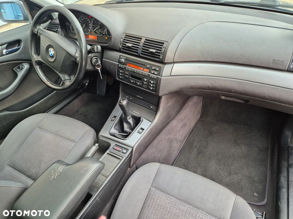 BMW Seria 3 316i - 32