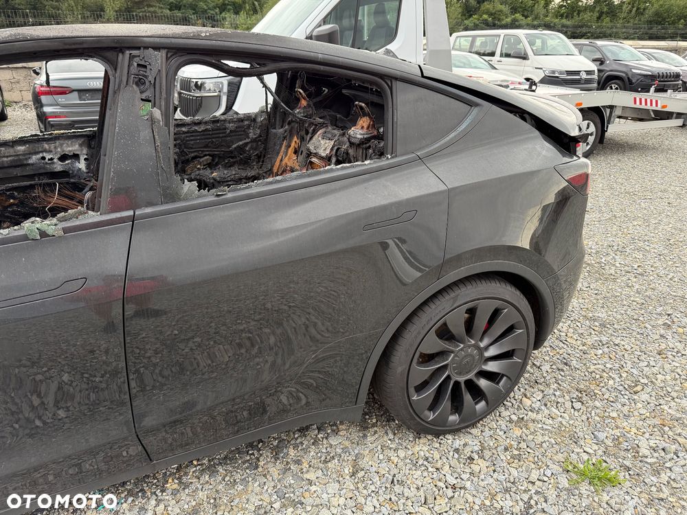Tesla Y Model Performance Dual Motor AWD - 9