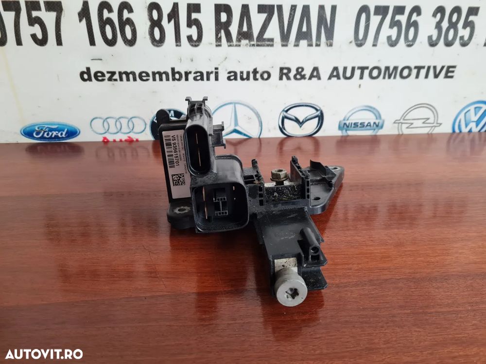 Modul Distribuitor Repartitor Curent Bmw F20 F21 F22 F23 F30 F31 F32 F34 F36 F80 Etc. Cod  - Dezmem - 5