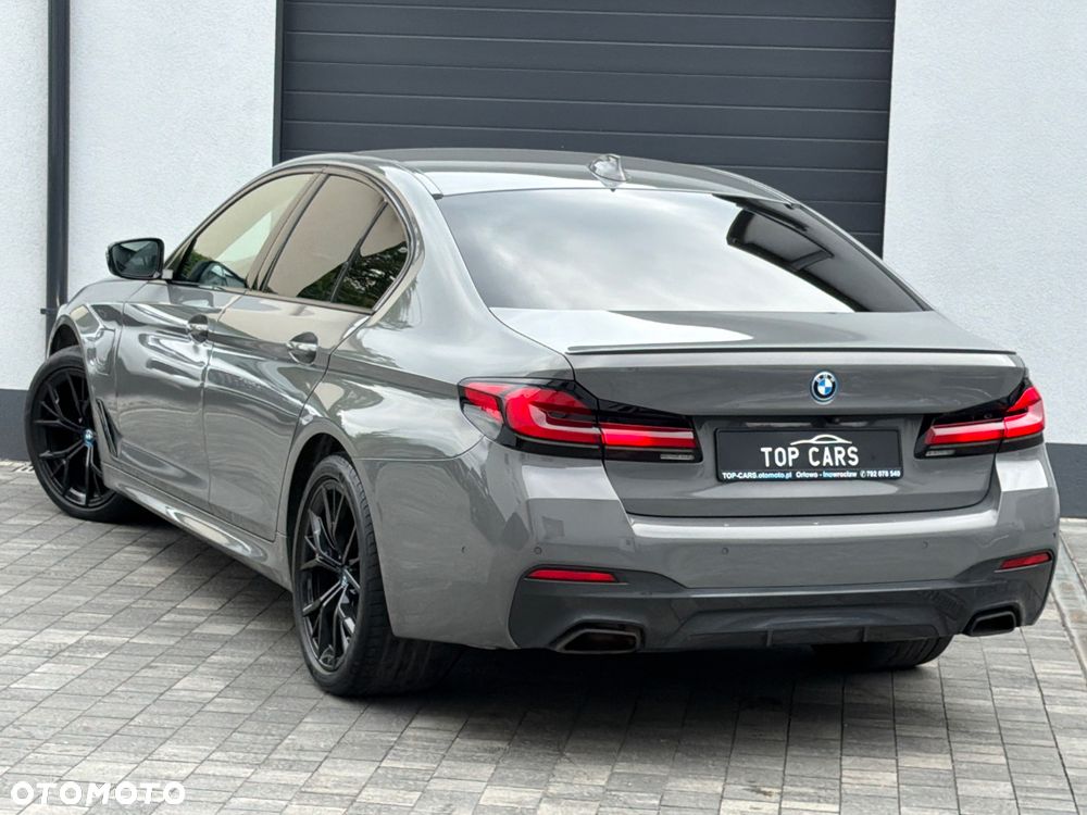 BMW Seria 5 530e xDrive sport - 32