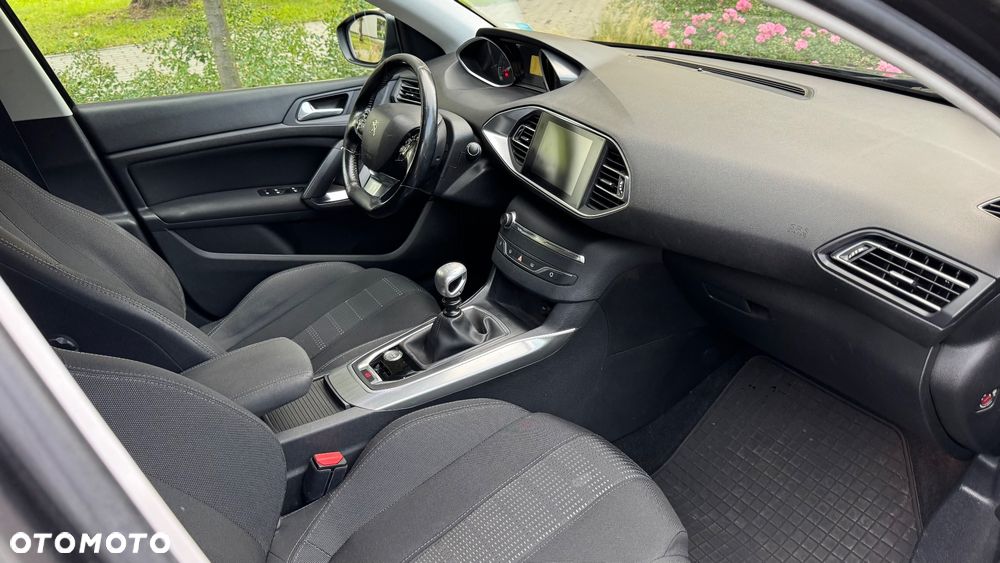 Peugeot 308 1.2 PureTech Allure S&S - 15