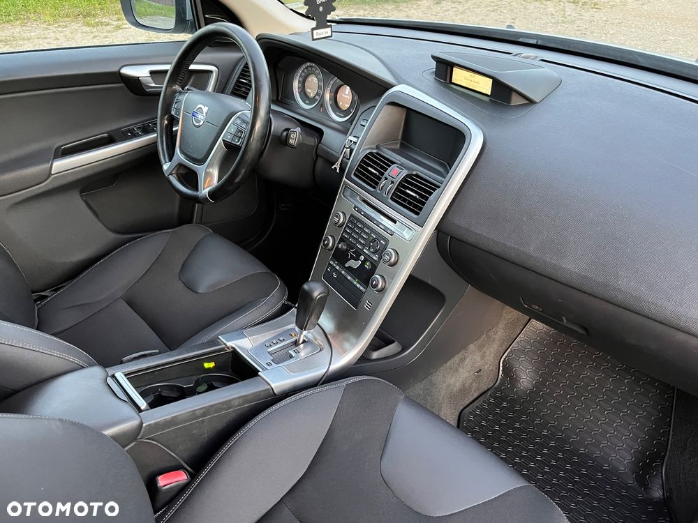 Volvo XC 60 D5 AWD Momentum - 23
