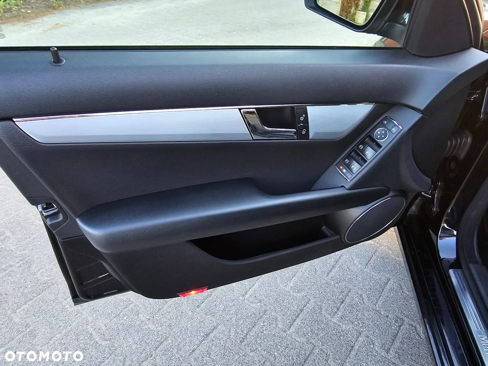 Mercedes-Benz Klasa C 180 BlueEFFICIENCY Avantgarde - 17