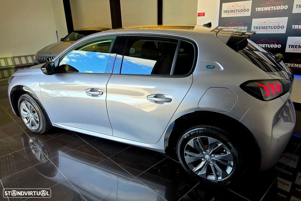 Peugeot e-208 Allure - 4