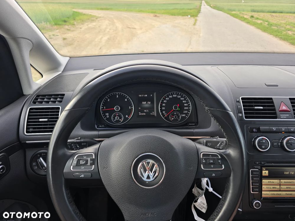 Volkswagen Touran 2.0 TDI DPF DSG Highline - 18