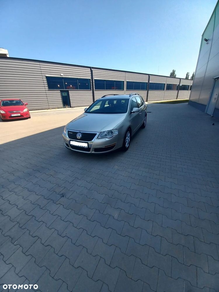 Volkswagen Passat 1.9 TDI DPF BlueMotion - 8