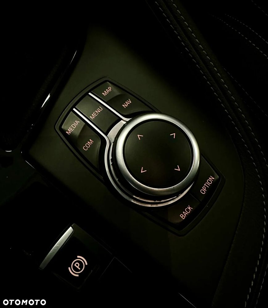 BMW X1 sDrive18i GPF Sport Line - 18