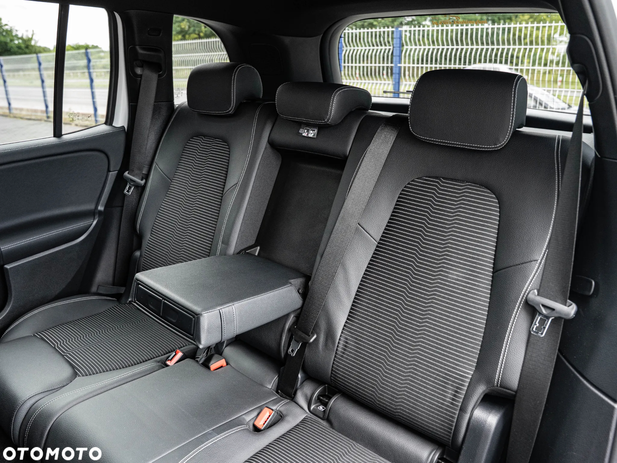 Mercedes-Benz GLB 200 d 8G-DCT Progressive Advanced - 28