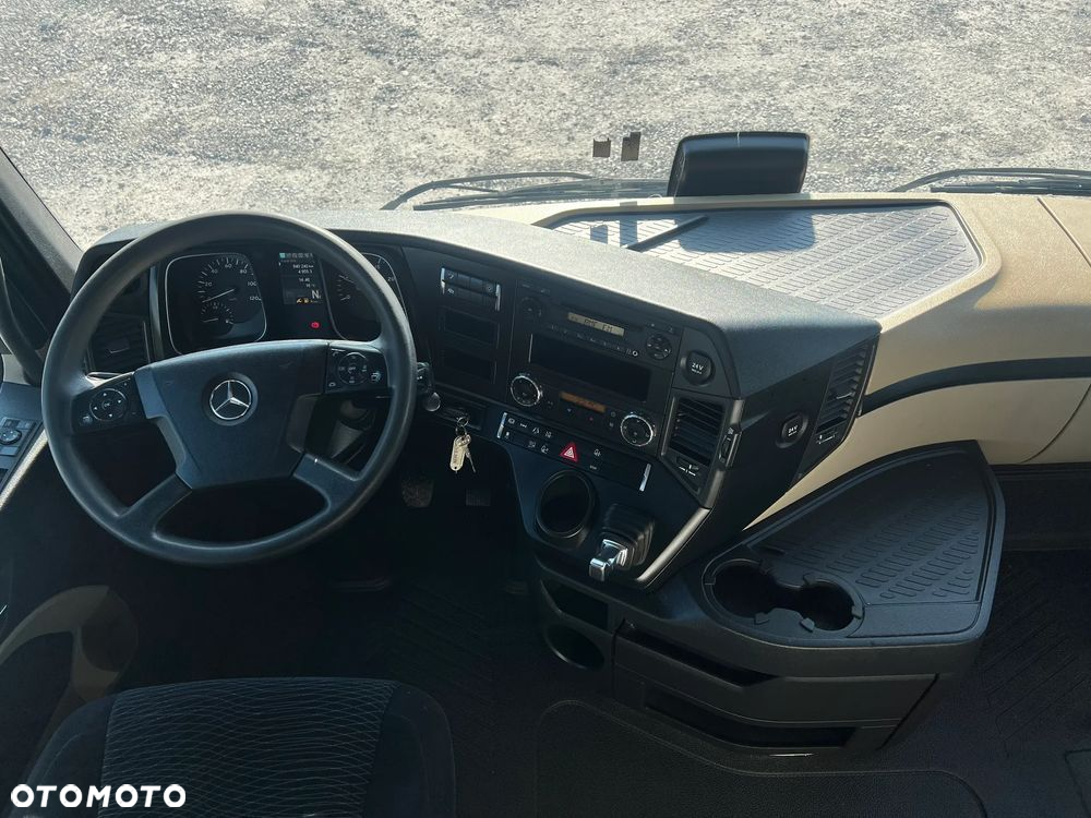 Mercedes-Benz Actros - 17