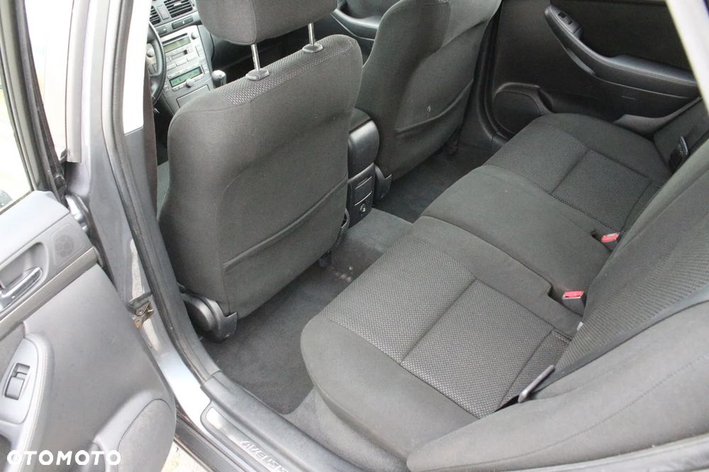Toyota Avensis 2.0 D-4D Combi - 23