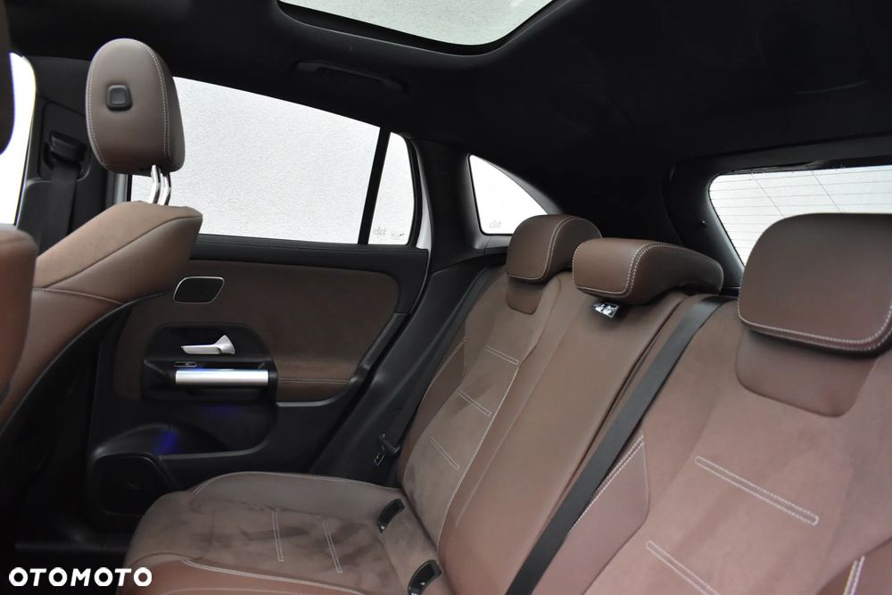 Mercedes-Benz GLA - 24