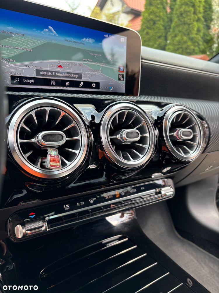 Mercedes-Benz Klasa A 180 Edition 1 7G-DCT - 26