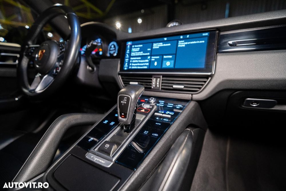 Porsche Cayenne Standard - 40