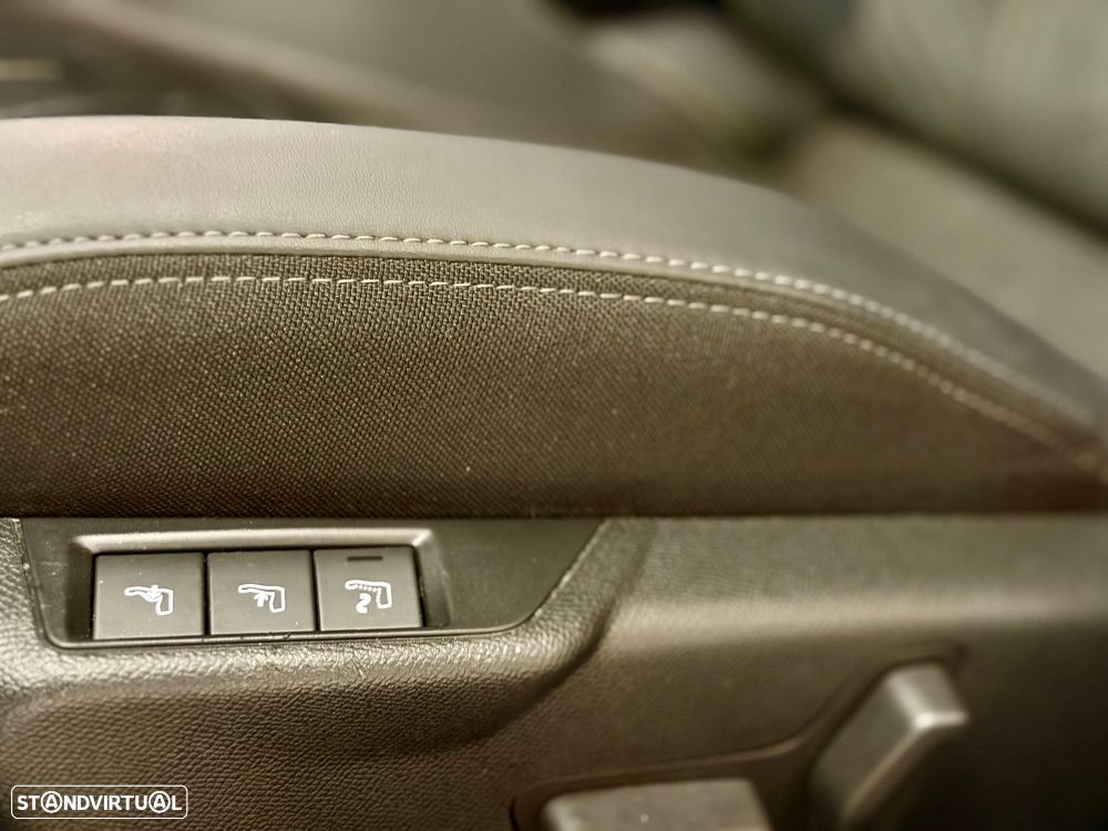 Peugeot 2008 PureTech 130 EAT8 GT - 56